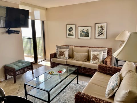 Access to the main balcony with a view of the Gulf.