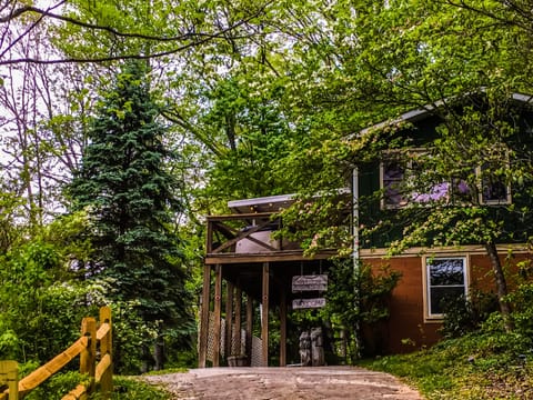 Welcome to the mountain  hideaway of your dreams!