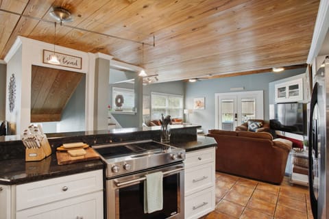 Electric stove with downdraft.