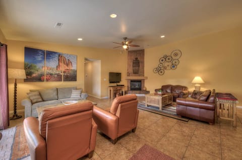 Open concept living room with plenty of seating for your group!