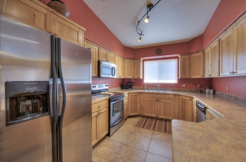 Roomy, well-equipped kitchen