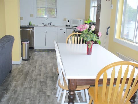 Dining area with seating for 6-7. Four chairs plus bench. 