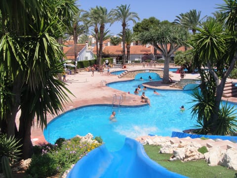 2 flumes into the fantastic pool (Gated and shared by resort only)
