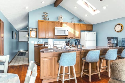 ★ "Everything about this home was wonderful. It was squeaky clean, in great condition, and felt spacious. We made use of all the amenities including the hot tub, kayaks, board games, and well stocked kitchen. We felt at home"