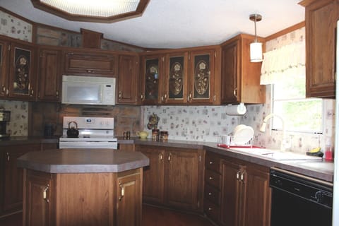 Kitchen-fully equipped