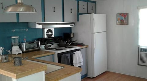 Fully stocked Kitchen. All you need to do is bring your own food.