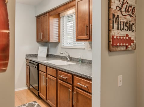 "Live Music" thataway! We're less than 1 mile from Broadway.  