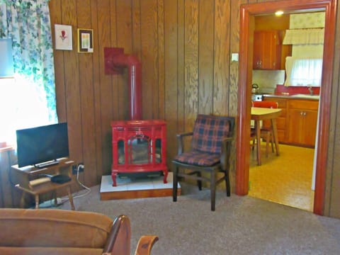 Nice little kitchen area with stove, oven for light cooking if needed.  mi