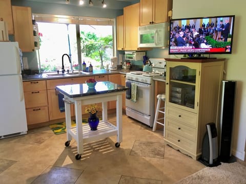 Guest House fully equipped kitchen.