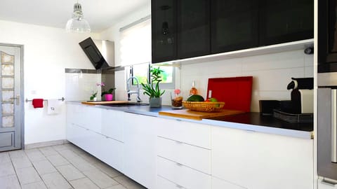 Villa Cicada - The Gourmet Kitchen