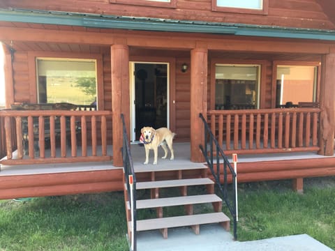 View sunsets from the front porch with seating for 6! Yes, dogs are welcome!!