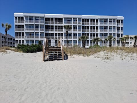Pelican's Landing Condos