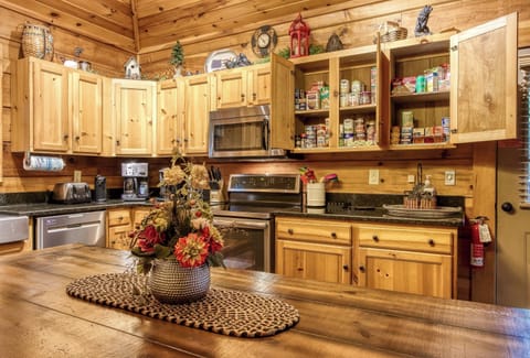 New equipped kitchen granite counters, stocked with staple items, S.S. cookware