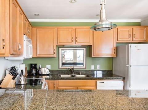 Open kitchen w/ bar top dining area. 