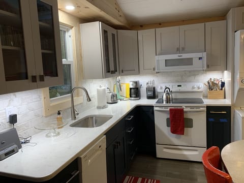 Brand new kitchen with dishwasher, range, full fridge and microwave