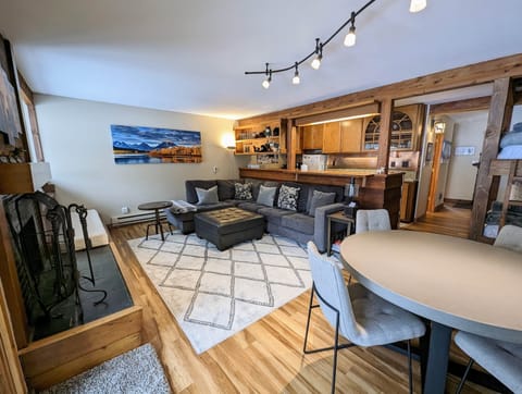 Main Living Area (2)