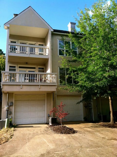 The back of East Jackson Guest House