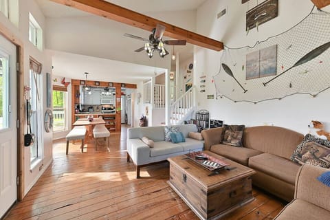 High ceilings and lots of cute signs for entertaining you and your guests.