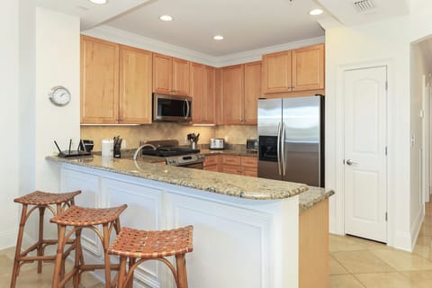 Full kitchen with granite, stainless steel appliances and ice maker!