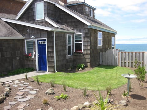 Welcome to Seafront Cottage in Lincoln City, OR