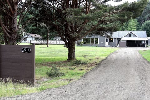Creek and Ocean Estate and Cabins - Main House