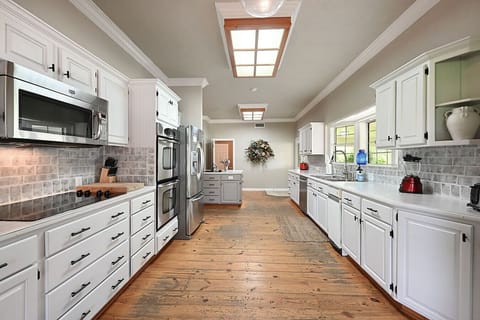 Beautiful layout of the kitchen, very spacious and rustic look