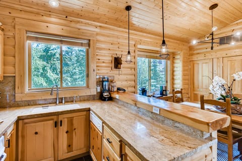 Kitchen and Breakfast Bare