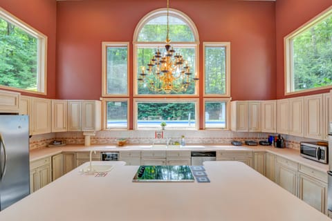 Spacious kitchen with a center island