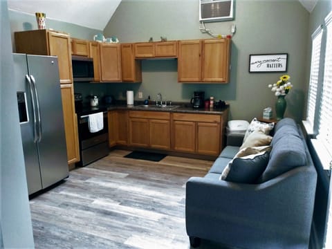 Living Room with a Queen size Sofa Bed at the Cabin