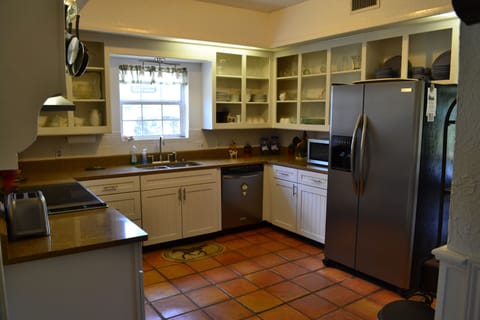 Fullsize Chefs Kitchen