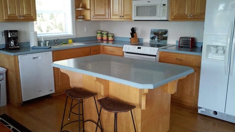 Kitchen with everything you need.