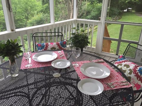 SUNDAY BRUNCH...ABOVE MAURY RIVER (SEASONAL VIEW)