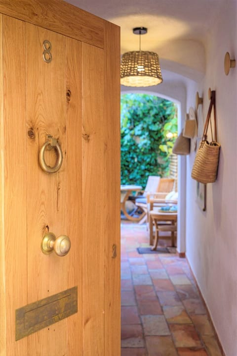 Maison Magdeleine Entrance
