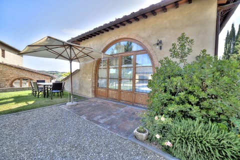 Entrance to the apartment and its equipped garden