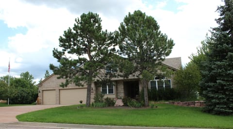 Spacious Front and Back Yard
