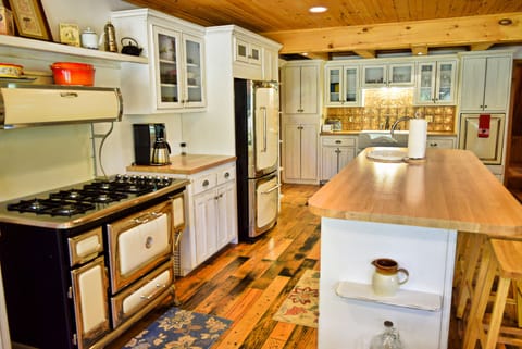 Large Gourmet kitchen