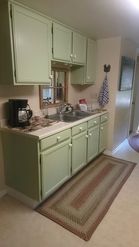 Newly painted cabinets, new cookware and dinnerware for ypur dining pleasure!