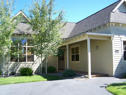 11007 Desert Sky Loop, Front of house