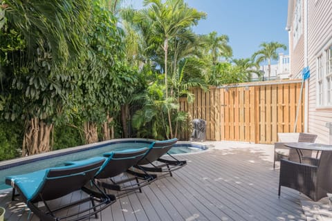 Newly updated pool deck with locking gate to SV1. Addtl updates pictures soon!