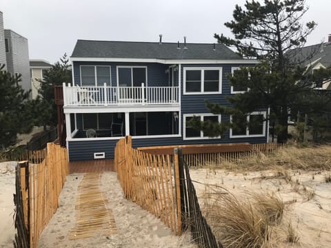 Ocean front living with private beach access !