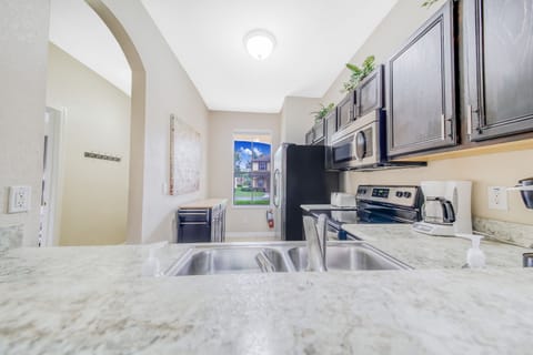 This kitchen has it all! Everything you need is here.