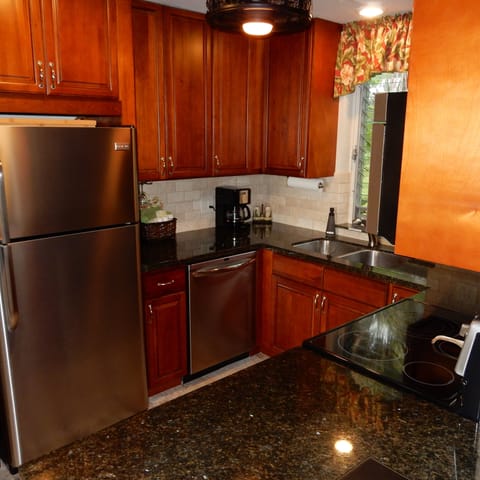 Custom Cabinets - Granite Countertops - Stainless Steel Appliances