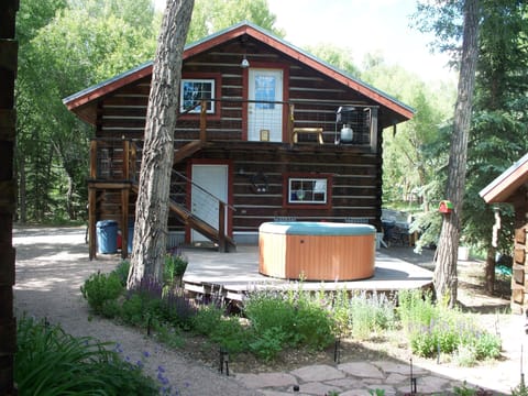 Studio cabin at Riverside Meadows on the Rio Grande on 2nd level