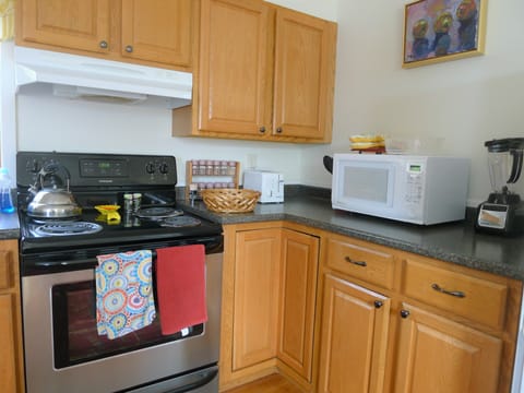 Lots of kitchen appliances.