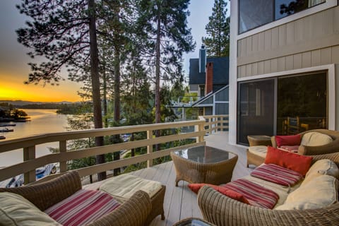 Sunrise over Paradise Bay.
Smell the Coffee!