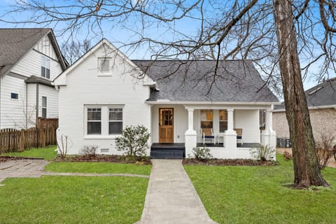 Only 6 minutes to downtown!
