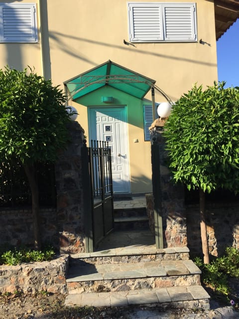 Entering Silia's Happy Home