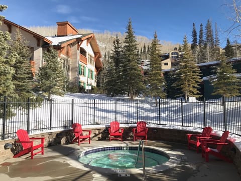 Hot tub exclusively for Powderhorn guests