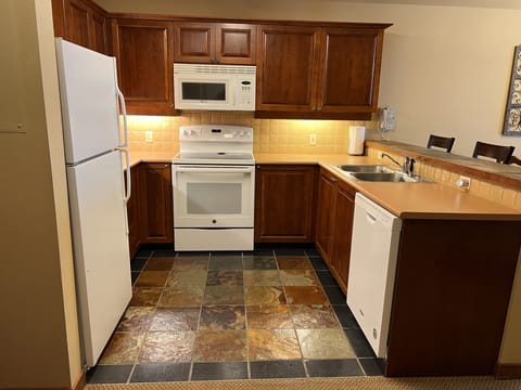 Large and well-equipped kitchen