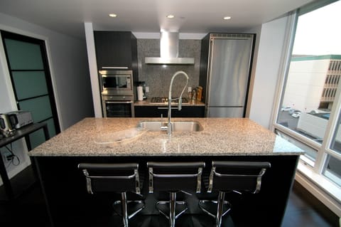 Beautiful state of the ART kitchen! Amazing bar stools..... relax and unwind!